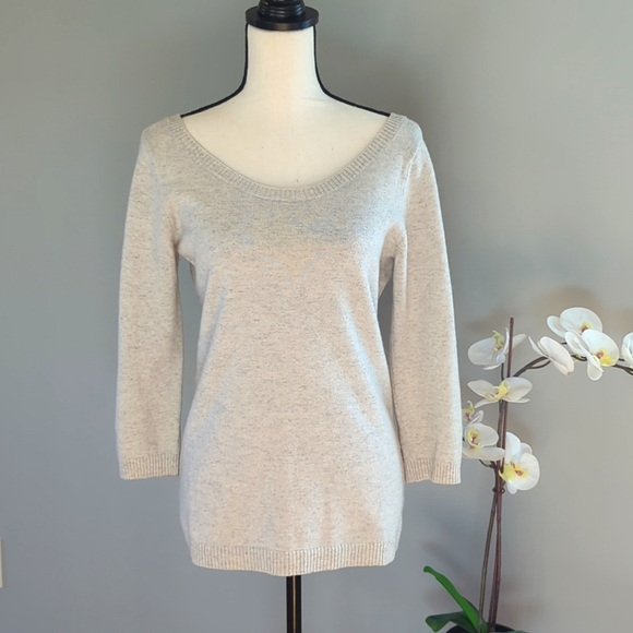 Banana Republic Sweaters - EUC Banana Republic 100% Cashmere Scoop Neck Sweater - Size M